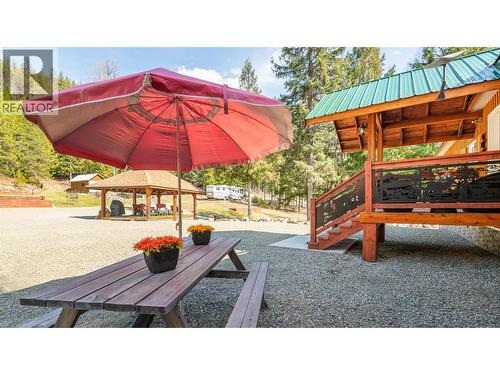7470 3 Highway, Kitchener, BC - Outdoor With Deck Patio Veranda