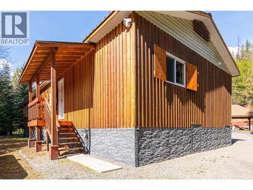 7470 3 Highway, Kitchener, BC - Outdoor With Exterior