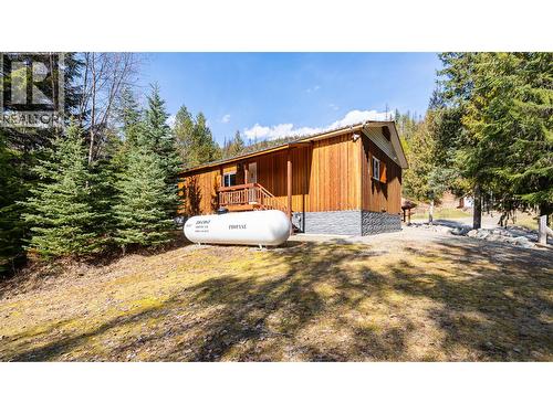 7470 3 Highway, Kitchener, BC - Outdoor