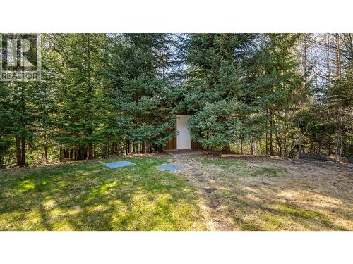 7470 3 Highway, Kitchener, BC - Outdoor