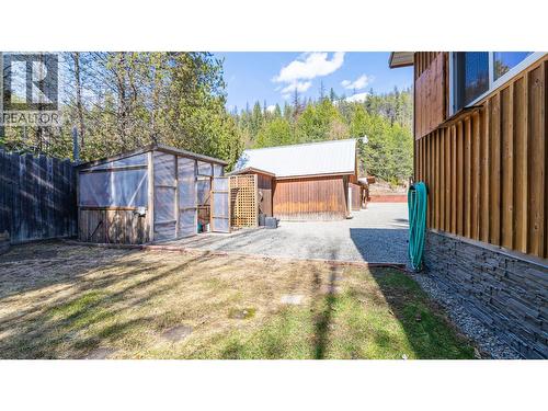 7470 3 Highway, Kitchener, BC - Outdoor