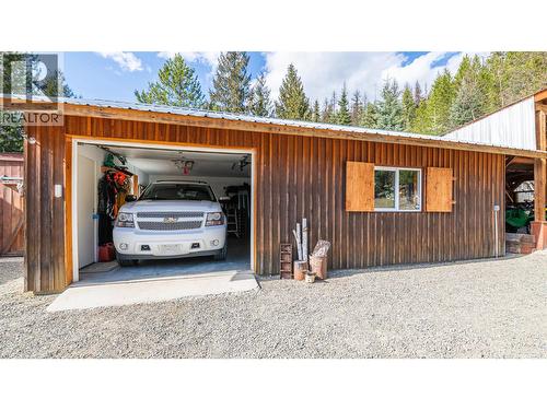 7470 3 Highway, Kitchener, BC - Outdoor