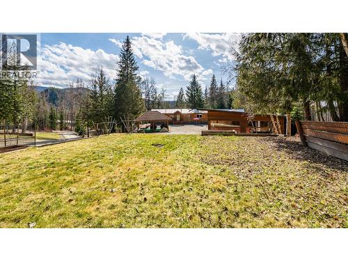 7470 3 Highway, Kitchener, BC - Outdoor