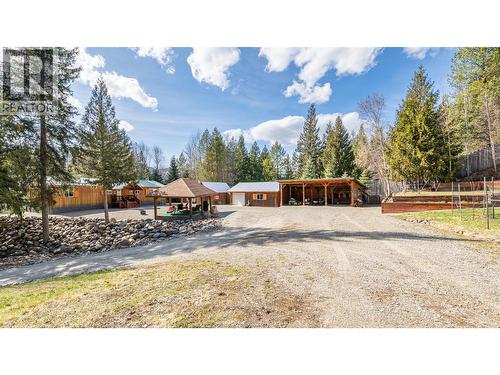 7470 3 Highway, Kitchener, BC - Outdoor