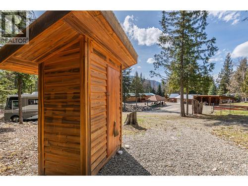 7470 3 Highway, Kitchener, BC - Outdoor