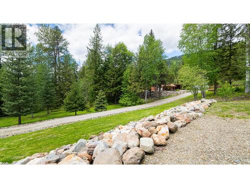 7470 3 Highway, Kitchener, BC - Outdoor