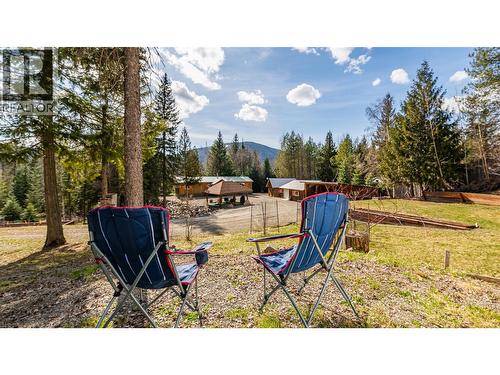 7470 3 Highway, Kitchener, BC - Outdoor