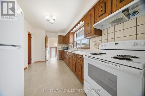Kitchen with newer appliances - 163 Floradale Drive, Mississauga, ON - Indoor Photo Showing Kitchen