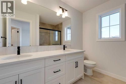 371 Fireside Drive, Cochrane, AB - Indoor Photo Showing Bathroom