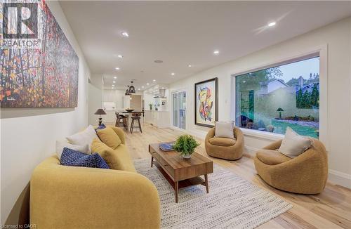 38 Academy Crescent, Waterloo, ON - Indoor Photo Showing Living Room