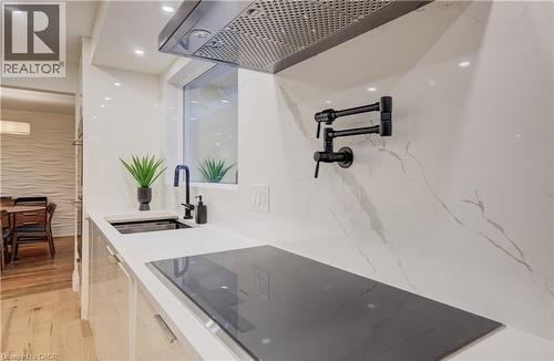 38 Academy Crescent, Waterloo, ON - Indoor Photo Showing Kitchen