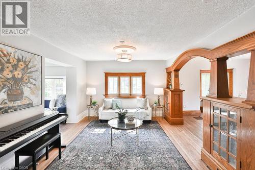 44 Mississauga Road N, Mississauga, ON - Indoor Photo Showing Living Room