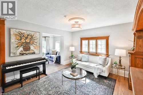 44 Mississauga Road N, Mississauga, ON - Indoor Photo Showing Living Room