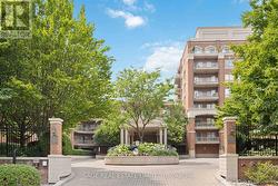 212 - 20 BURKEBROOK PLACE  Toronto, ON M4G 0A1