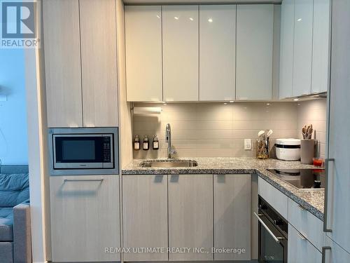 3310 - 125 Blue Jays Way, Toronto, ON - Indoor Photo Showing Kitchen
