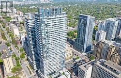 621 - 161 ROEHAMPTON AVENUE  Toronto, ON M4P 0C8