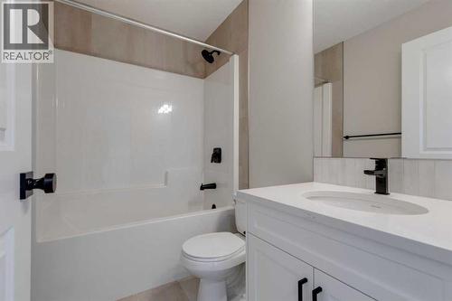 315 Fireside Drive, Cochrane, AB - Indoor Photo Showing Bathroom