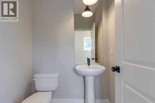 315 Fireside Drive, Cochrane, AB - Indoor Photo Showing Bathroom
