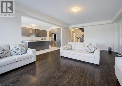 588 Beckview Crescent, Kitchener, ON - Indoor Photo Showing Living Room