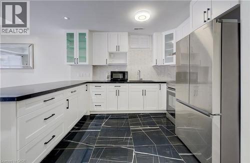 588 Beckview Crescent, Kitchener, ON - Indoor Photo Showing Kitchen With Upgraded Kitchen