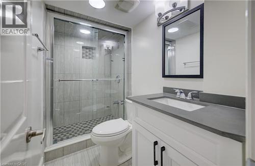 588 Beckview Crescent, Kitchener, ON - Indoor Photo Showing Bathroom
