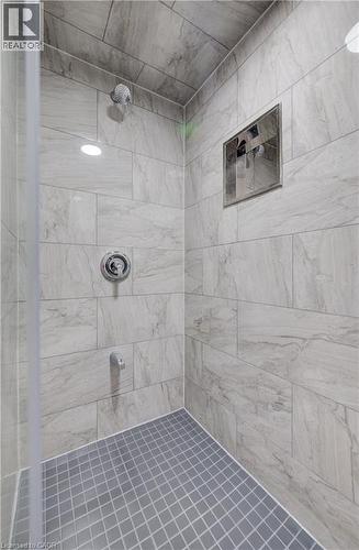 588 Beckview Crescent, Kitchener, ON - Indoor Photo Showing Bathroom