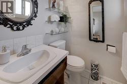 Bright and modern 2 piece ensuite of primary - 