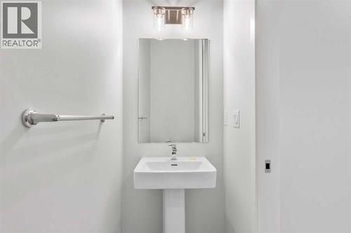659 Buffaloberry Manor Se, Calgary, AB - Indoor Photo Showing Bathroom