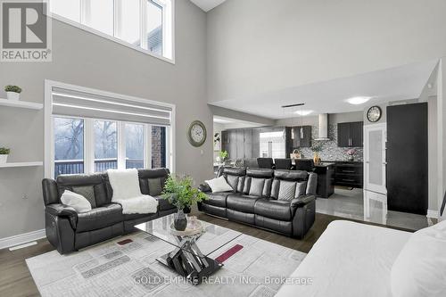 2605 Seven Oaks Ridge, London South (South U), ON - Indoor Photo Showing Living Room
