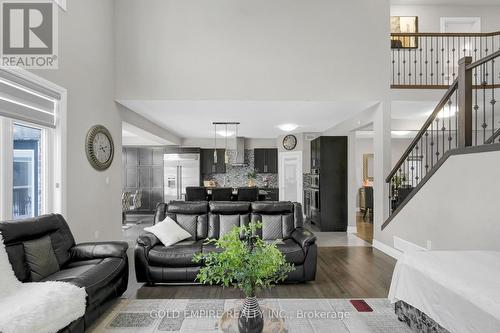 2605 Seven Oaks Ridge, London South (South U), ON - Indoor Photo Showing Living Room