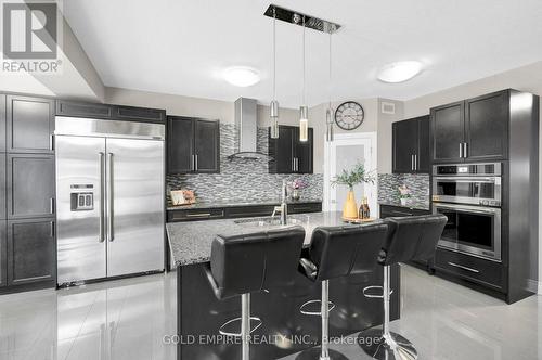 2605 Seven Oaks Ridge, London South (South U), ON - Indoor Photo Showing Kitchen With Upgraded Kitchen