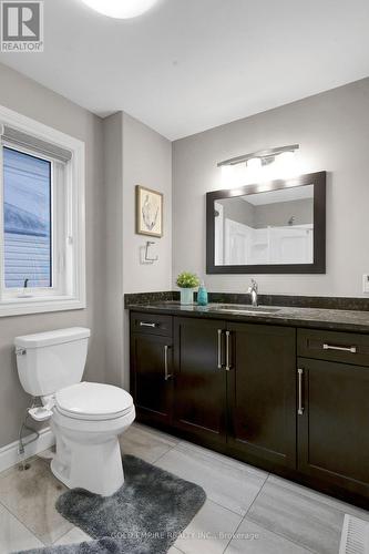 2605 Seven Oaks Ridge, London South (South U), ON - Indoor Photo Showing Bathroom