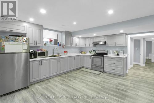 2605 Seven Oaks Ridge, London South (South U), ON - Indoor Photo Showing Kitchen With Upgraded Kitchen