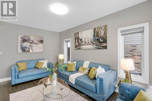 2605 Seven Oaks Ridge, London South (South U), ON - Indoor Photo Showing Living Room