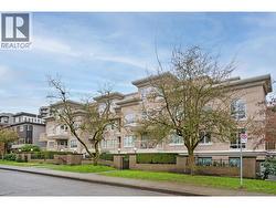 206 2490 W 2ND AVENUE  Vancouver, BC V6K 1J6