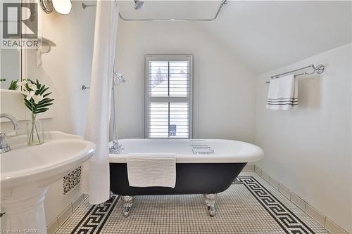 455 Nelson Avenue, Burlington, ON - Indoor Photo Showing Bathroom