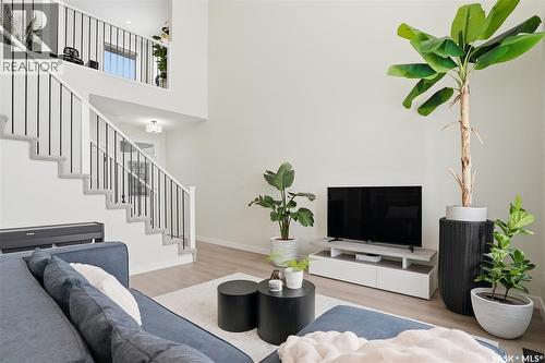 186 Mazurek Crescent, Saskatoon, SK - Indoor Photo Showing Living Room
