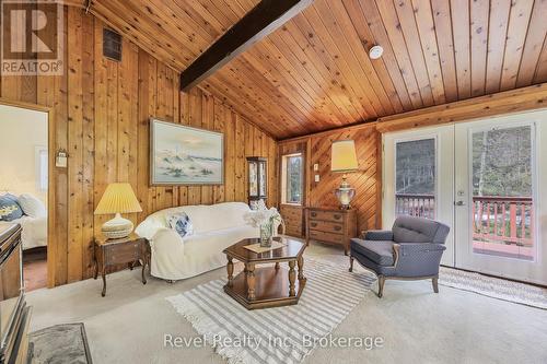 31 Desroches Trail, Tiny, ON - Indoor Photo Showing Living Room