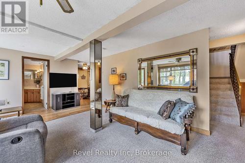 31 Desroches Trail, Tiny, ON - Indoor Photo Showing Living Room