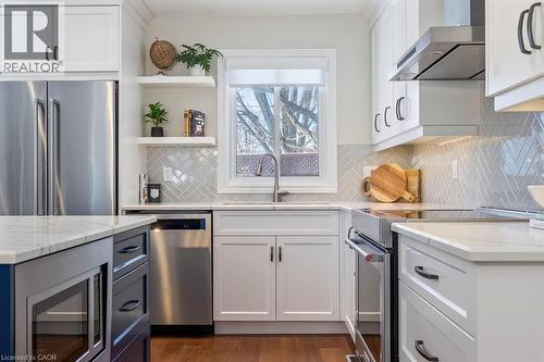 720 Mullin Way, Burlington, ON - Indoor Photo Showing Kitchen With Upgraded Kitchen
