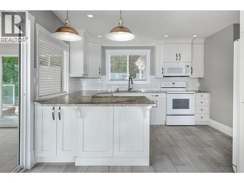 3940 Angus Drive, West Kelowna, BC - Indoor Photo Showing Kitchen