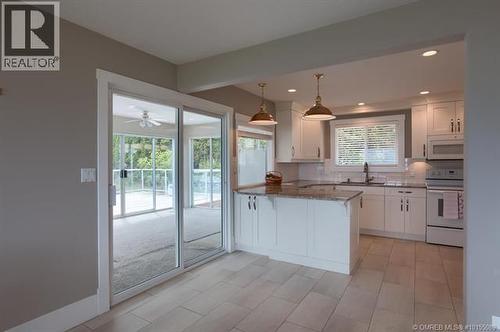 3940 Angus Drive, West Kelowna, BC - Indoor Photo Showing Kitchen