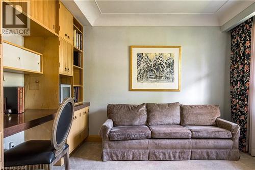 6 Freeland Court, Hamilton, ON - Indoor Photo Showing Living Room