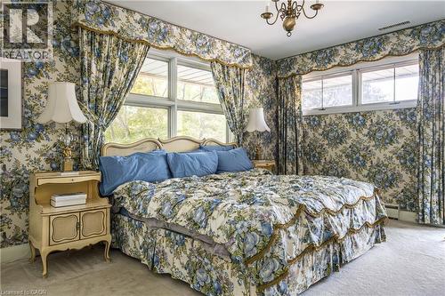 6 Freeland Court, Hamilton, ON - Indoor Photo Showing Bedroom