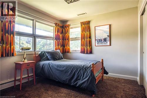 6 Freeland Court, Hamilton, ON - Indoor Photo Showing Bedroom