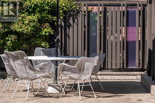 6 Freeland Court, Hamilton, ON - Outdoor