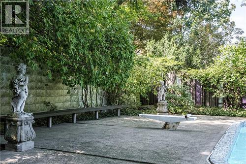 6 Freeland Court, Hamilton, ON - Outdoor