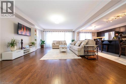 335 Falling Green Crescent, Kitchener, ON - Indoor Photo Showing Living Room
