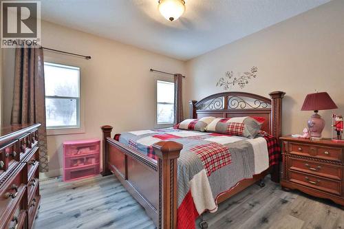 501 6 Avenue, Warner, AB - Indoor Photo Showing Bedroom