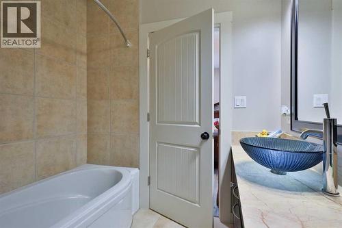 501 6 Avenue, Warner, AB - Indoor Photo Showing Bathroom